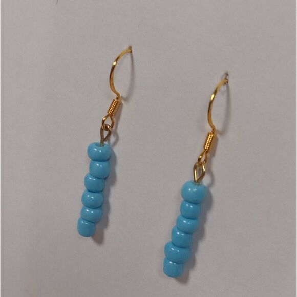 Blue beaded earrings - Picture 2 of 4